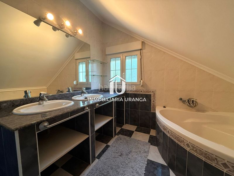 Foto aee27cd2-c259-4395-abcd-5a7bbae9ca65. Casa amb calefacció piscina a Limpias