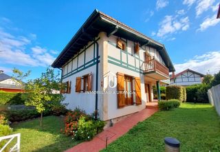 House  Llantadilla. Exclusivo chalet independiente en sámano  amplio, luminoso y con