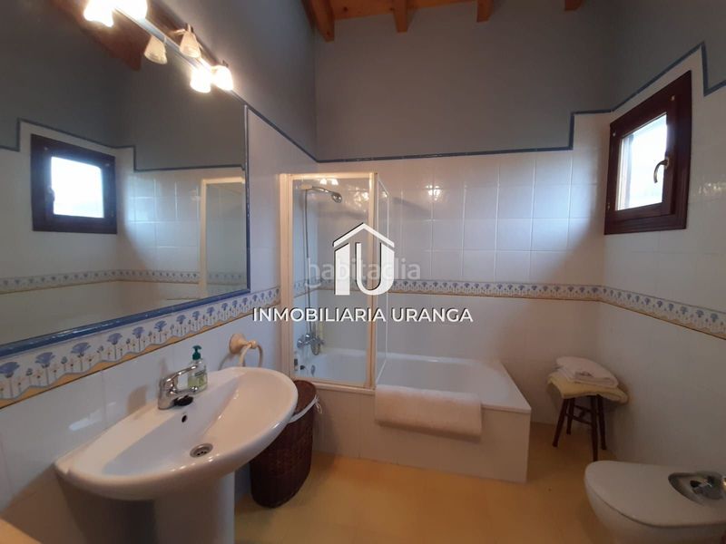 Foto ed3b8cd2-b617-42de-b996-e09bf8848cd1. Casa amb calefacció a Samano Castro - Urdiales