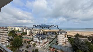 Pis  Libertad. Piso con terraza y parking en laredo  playa