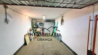 Aparcament cotxe  Libertad. En exclusiva garaje cerrado en zona puntal en laredo