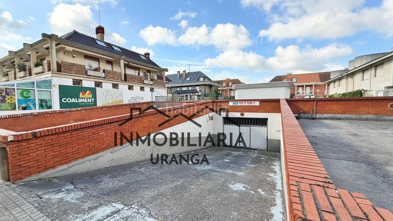 Foto b9af1533-ecbd-4f1c-b9f7-e5c729527e2b. Aparcament cotxe a El Puntal Laredo