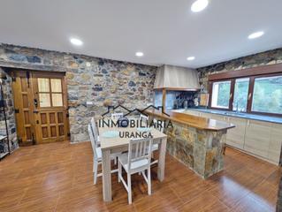 Haus  Pondre. Casa independiente de 3 plantas con amplios terrenos en ramales