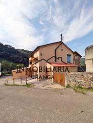 Haus  Pondre. Casa independiente de 3 plantas con amplios terrenos en ramales