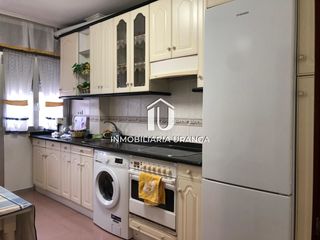 Etagenwohnung  Bajada del chorillo. Piso con ascensor en zona tranquila de castro urdiales  amplio y
