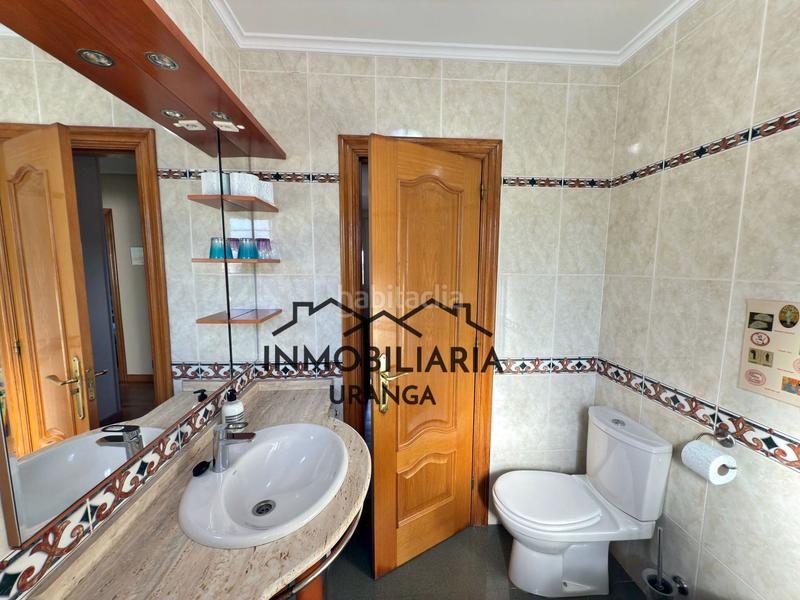 Foto 90e7c72c-267a-44fa-9828-456afb2ac38b. Casa en exclusiva chalet independiente en seña con amplias estancias y zona exterior privada en Limpias
