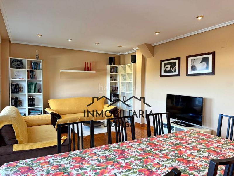 Foto a7054eb5-ce72-4956-b61d-cf989945699c. Casa en exclusiva chalet independiente en seña con amplias estancias y zona exterior privada en Limpias