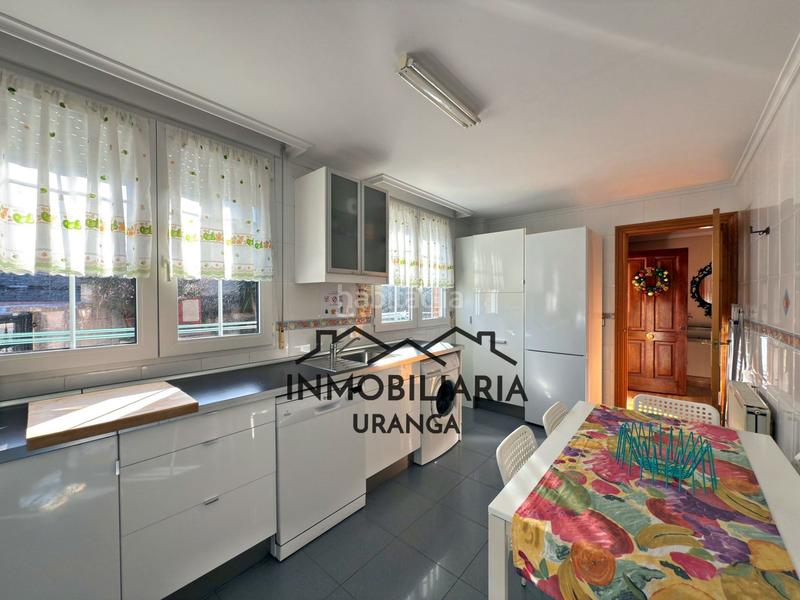 Foto b28ddc49-2207-458a-9f7a-c05b1d27ea88. Casa en exclusiva chalet independiente en seña con amplias estancias y zona exterior privada en Limpias