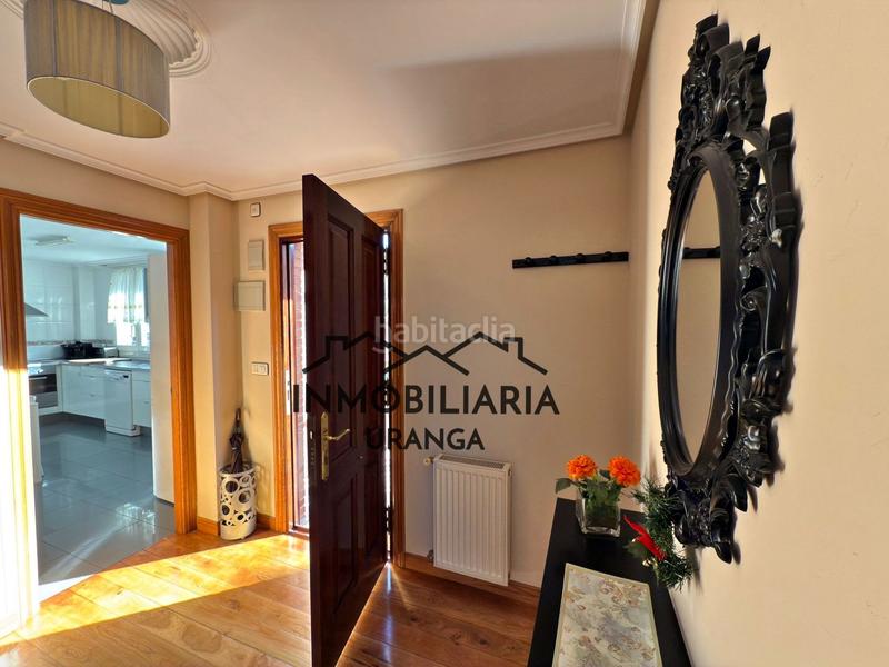 Foto ba8c3f8a-aeb7-421a-974b-50945658c555. Casa en exclusiva chalet independiente en seña con amplias estancias y zona exterior privada en Limpias