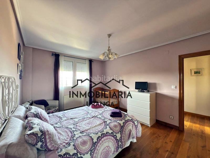 Foto c062755f-9bf7-428f-a42d-88b2bfe08766. Casa en exclusiva chalet independiente en seña con amplias estancias y zona exterior privada en Limpias