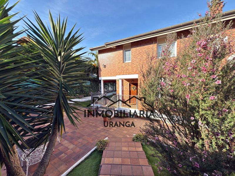 Foto dafdb02b-dfea-43d7-b7b3-25db599ccb2f. Casa en exclusiva chalet independiente en seña con amplias estancias y zona exterior privada en Limpias