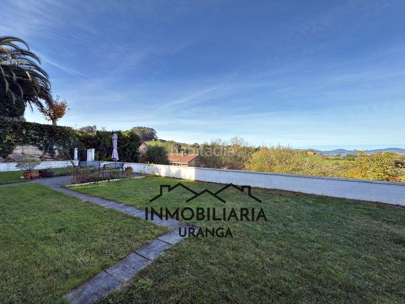 Foto fba4c374-c6f8-4617-b543-9e3d874b243a. Casa en exclusiva chalet independiente en seña con amplias estancias y zona exterior privada en Limpias