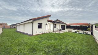 Casa  Villanueva. Chalet independiente en meruelo  diseño en una planta, eficienci