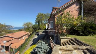 Casa a Limpias. En exclusiva chalet con parcela de 500 m, porche y vistas despej