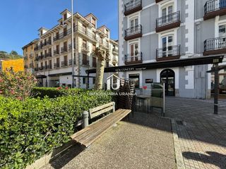 Business premise  Melendez pelayo. Local comercial en exclusiva con terraza soleada y licencia de c