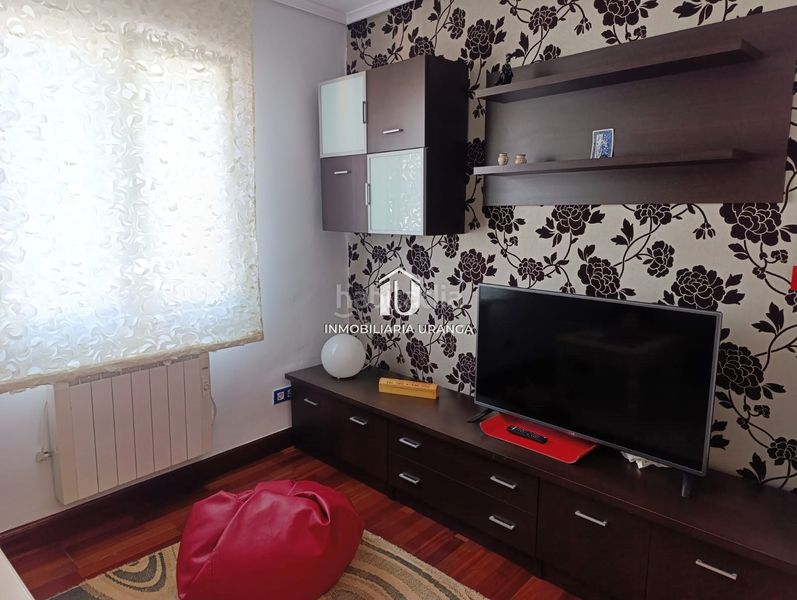 Foto 58b8536e-ebe7-4e12-aa89-e6083eb78a69. Piso amplio piso en exclusiva en el Centro fachada reformada en Laredo