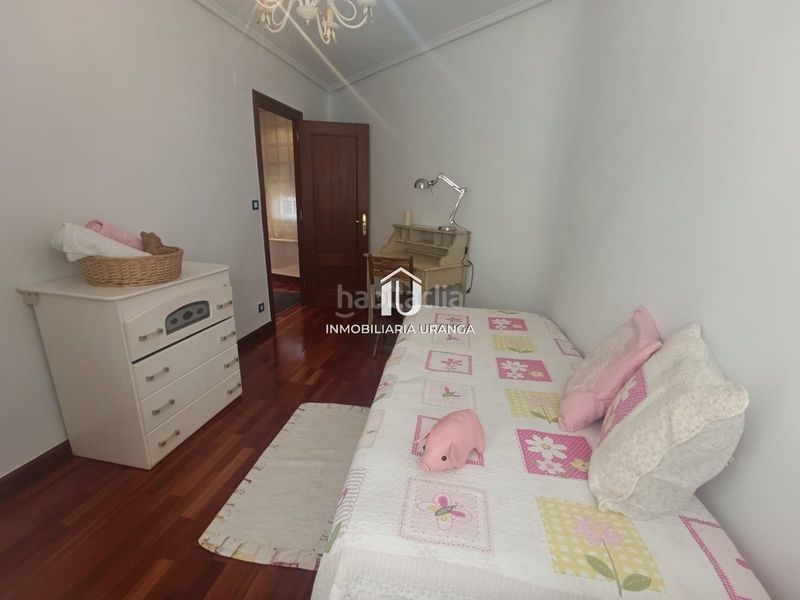 Foto ef47661e-344b-43dd-934b-dfa2f4a38fff. Piso amplio piso en exclusiva en el Centro fachada reformada en Laredo