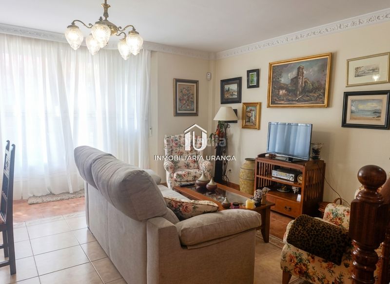 Foto 00da6f87-383c-433d-a15b-7c8734dafb13. Casa amb calefacció piscina a El Puntal Laredo