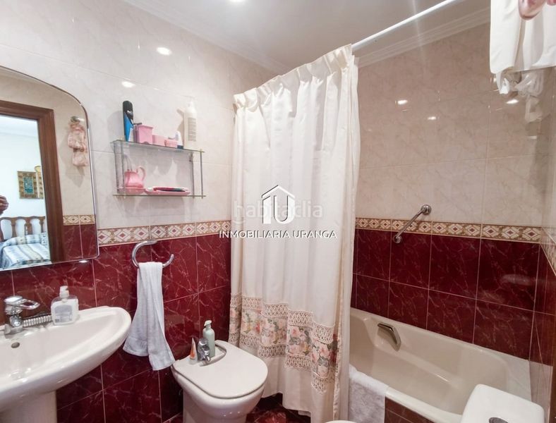 Foto 3de0b998-6d9f-40a5-bdcd-d14af7434e57. Casa amb calefacció piscina a El Puntal Laredo