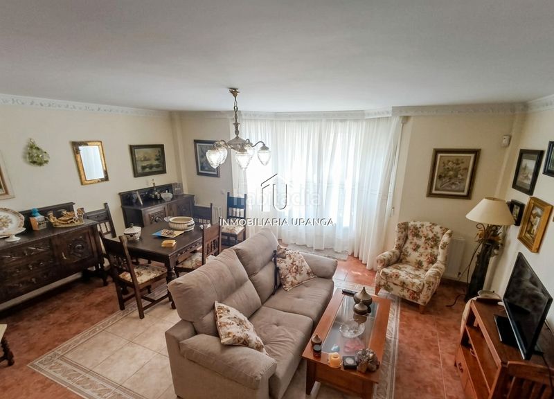 Foto c9f7a519-f7ae-4760-ae27-c26726960eb5. Casa amb calefacció piscina a El Puntal Laredo