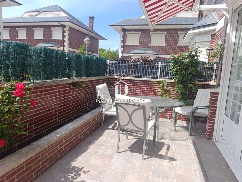 Foto e7e1fcca-be89-4f86-8048-0ceef404bed9. Casa amb calefacció piscina a El Puntal Laredo