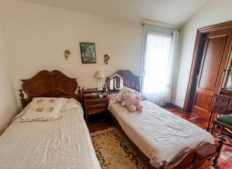 Foto f1947ce7-f20c-462c-b1e6-b2c84de4c4f1. Casa amb calefacció piscina a El Puntal Laredo
