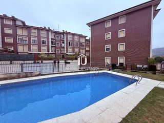 Flat  La somadilla. Piso con piscina comunitaria, garaje y trastero en voto  listo p