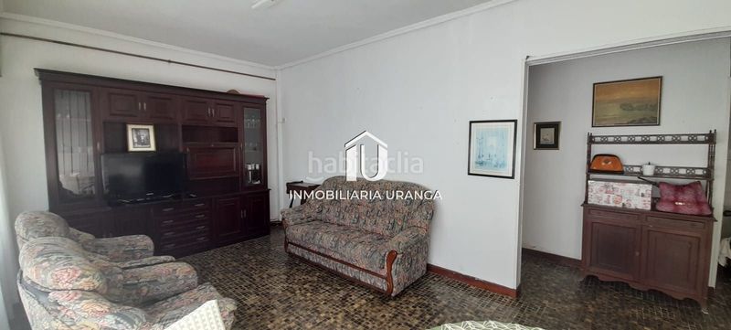 Foto 86651feb-3d68-443f-9fb8-8d7ed6055602. Casa amb calefacció a Centro Laredo