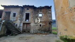 Casa  Caburrau. Casona con terreno urbano de 1.900 m en junta de voto