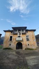 Casa  Caburrau. Casona con terreno urbano de 1.900 m en junta de voto