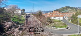 Haus  De las escalerillas. Casa con terreno y vistas al mar y montaña en laredo
