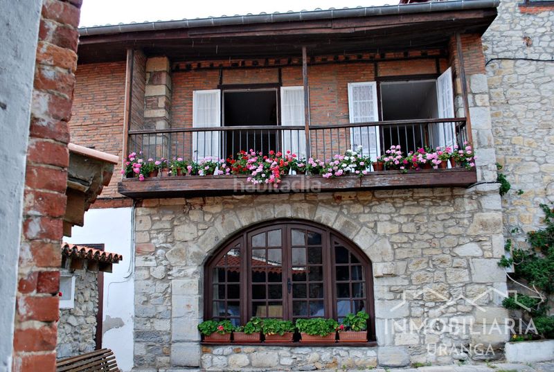 Foto 0019c8db-a463-4ac7-a825-cabd81077914. Chalet casona montañesa de piedra con 5.000 m de terreno ideal para inversión o negocio rural en Ribamontán al Mar
