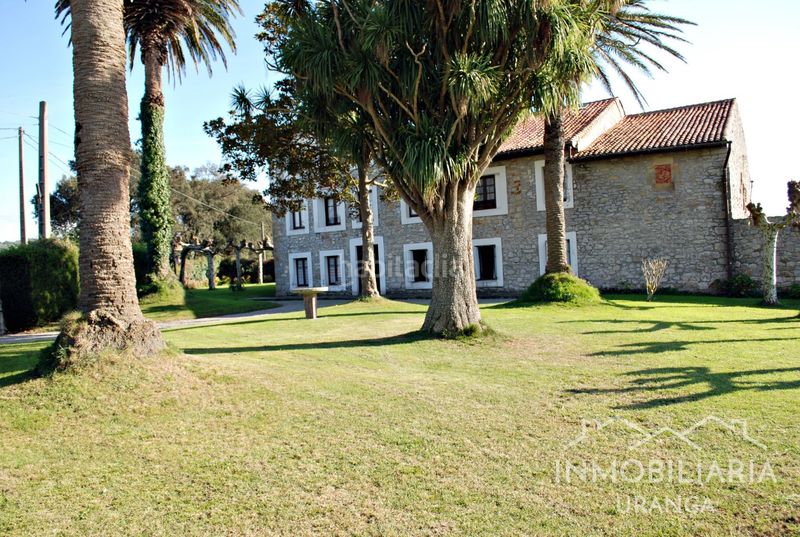 Foto 03862664-fbb7-4867-bfb6-1ae8e5fa0c95. Chalet casona montañesa de piedra con 5.000 m de terreno ideal para inversión o negocio rural en Ribamontán al Mar