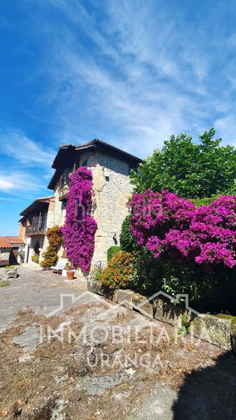 Foto 2cc7a0f9-42bc-4b3a-b724-41e09c805b08. Chalet casona montañesa de piedra con 5.000 m de terreno ideal para inversión o negocio rural en Ribamontán al Mar