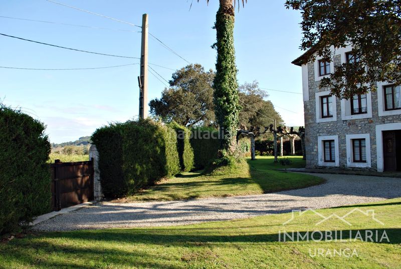 Foto 824ea3ae-1c48-480a-9abf-7ced53d5b0ea. Chalet casona montañesa de piedra con 5.000 m de terreno ideal para inversión o negocio rural en Ribamontán al Mar