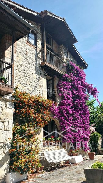 Foto 88c33c5f-b314-47ac-8d2a-8dd33eebf131. Chalet casona montañesa de piedra con 5.000 m de terreno ideal para inversión o negocio rural en Ribamontán al Mar