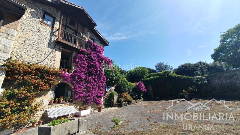 Foto 9232e24c-b4d1-40e6-adc2-e5c1a38b1563. Chalet casona montañesa de piedra con 5.000 m de terreno ideal para inversión o negocio rural en Ribamontán al Mar