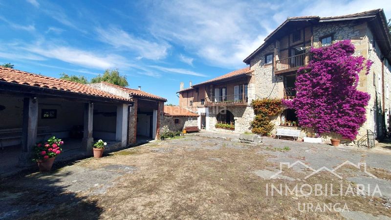Foto 988ffb67-7214-46b3-9d73-e41b3fc3c7bc. Chalet casona montañesa de piedra con 5.000 m de terreno ideal para inversión o negocio rural en Ribamontán al Mar