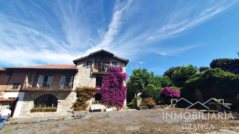 Foto aaa3b2f4-cdf7-4f58-b6d3-6533a95bc3bf. Chalet casona montañesa de piedra con 5.000 m de terreno ideal para inversión o negocio rural en Ribamontán al Mar
