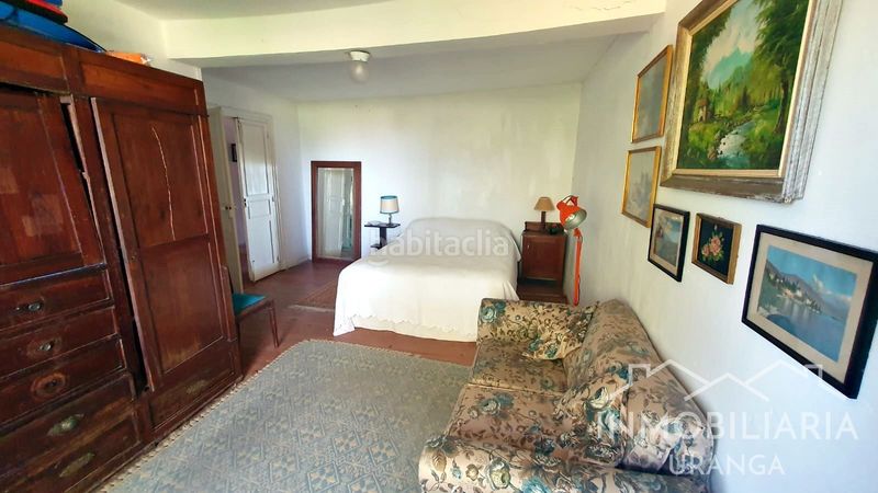 Foto b1b75951-52aa-465f-9754-af797d293a48. Chalet casona montañesa de piedra con 5.000 m de terreno ideal para inversión o negocio rural en Ribamontán al Mar