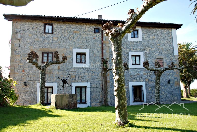 Foto cfcd1823-b360-45c5-8d6f-00f0b24d9c91. Chalet casona montañesa de piedra con 5.000 m de terreno ideal para inversión o negocio rural en Ribamontán al Mar