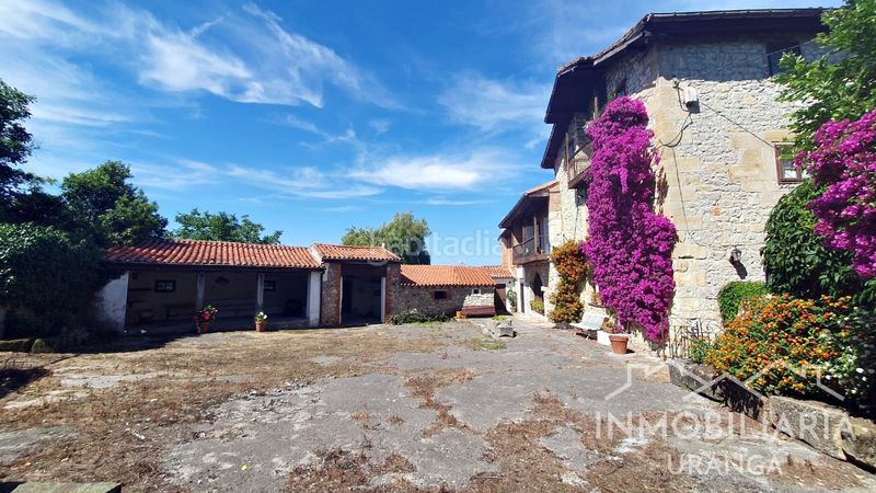 Foto f4f80ba5-5279-46b5-bc6a-84da76687c30. Chalet casona montañesa de piedra con 5.000 m de terreno ideal para inversión o negocio rural en Ribamontán al Mar