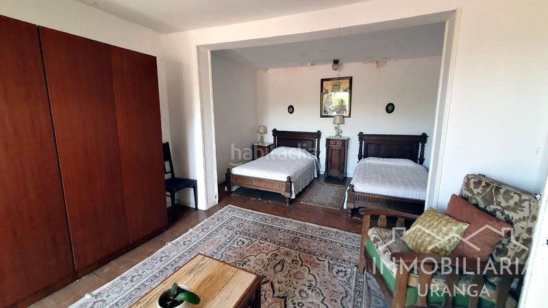 Foto fd7de577-aa2f-4bce-af5c-1cd4fe9409bc. Chalet casona montañesa de piedra con 5.000 m de terreno ideal para inversión o negocio rural en Ribamontán al Mar