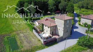 Chalet  Las torres. Casa torre en la junta de voto