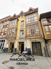 Pis  Melchor torio. Edificio para reformar en el centro de ampuero