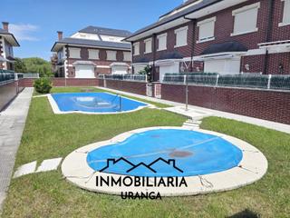 Haus in El Puntal. Chalet pareado con jardín en el puntal, laredo