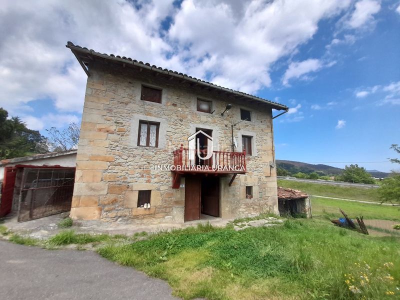 Foto 0e03f8c7-98a7-4e77-8716-e3d271ffde0b. Casa a Bárcena de Cicero