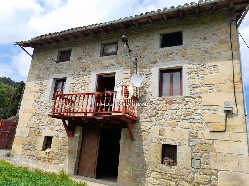 Foto a6b315d5-c38f-4b70-b38c-0d9c562c19cd. Casa a Bárcena de Cicero