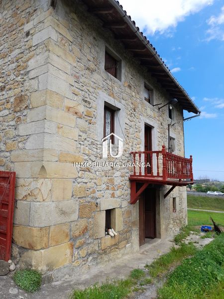 Foto bd6b3d1a-3631-48c5-9878-743345397edf. Casa a Bárcena de Cicero