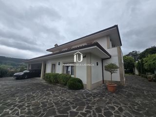 Maison  La maza. Exclusiva vivienda unifamiliar con piscina, jardín y vistas desp